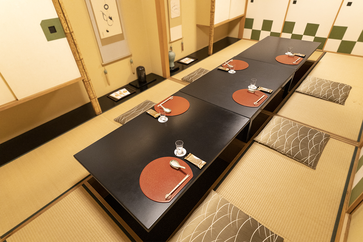 2F　Rooms with horigotatsu tables set into the floor | AIGAMO TORIYASU